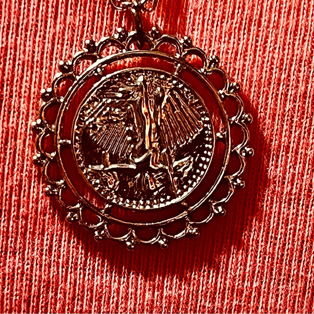 Elegant Gold Layered Necklace Set - Picture 4 of 6